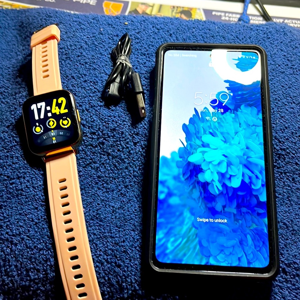 Samsung Galaxy S20FE Phone with Android Watch works great